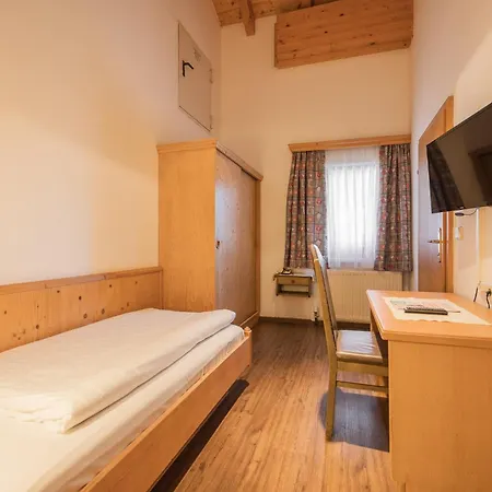 Batzenhaeusl Han/Misafirhane Seefeld in Tirol