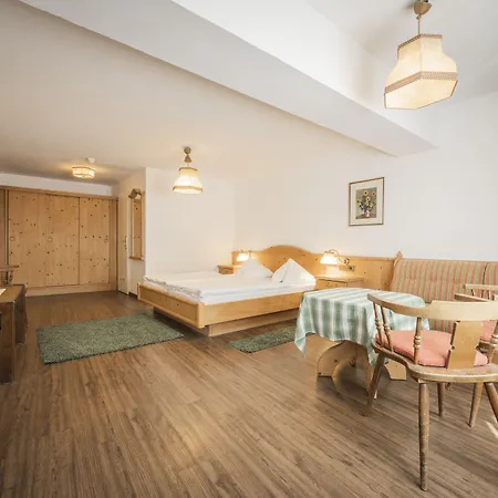 Batzenhaeusl Han/Misafirhane Seefeld in Tirol